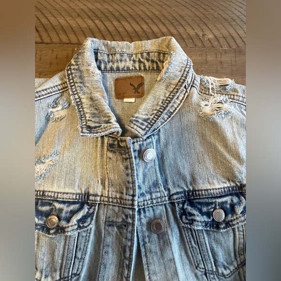 American Eagle Outfitters distressed denim jacket NWOT Small - Picture 3 of 8